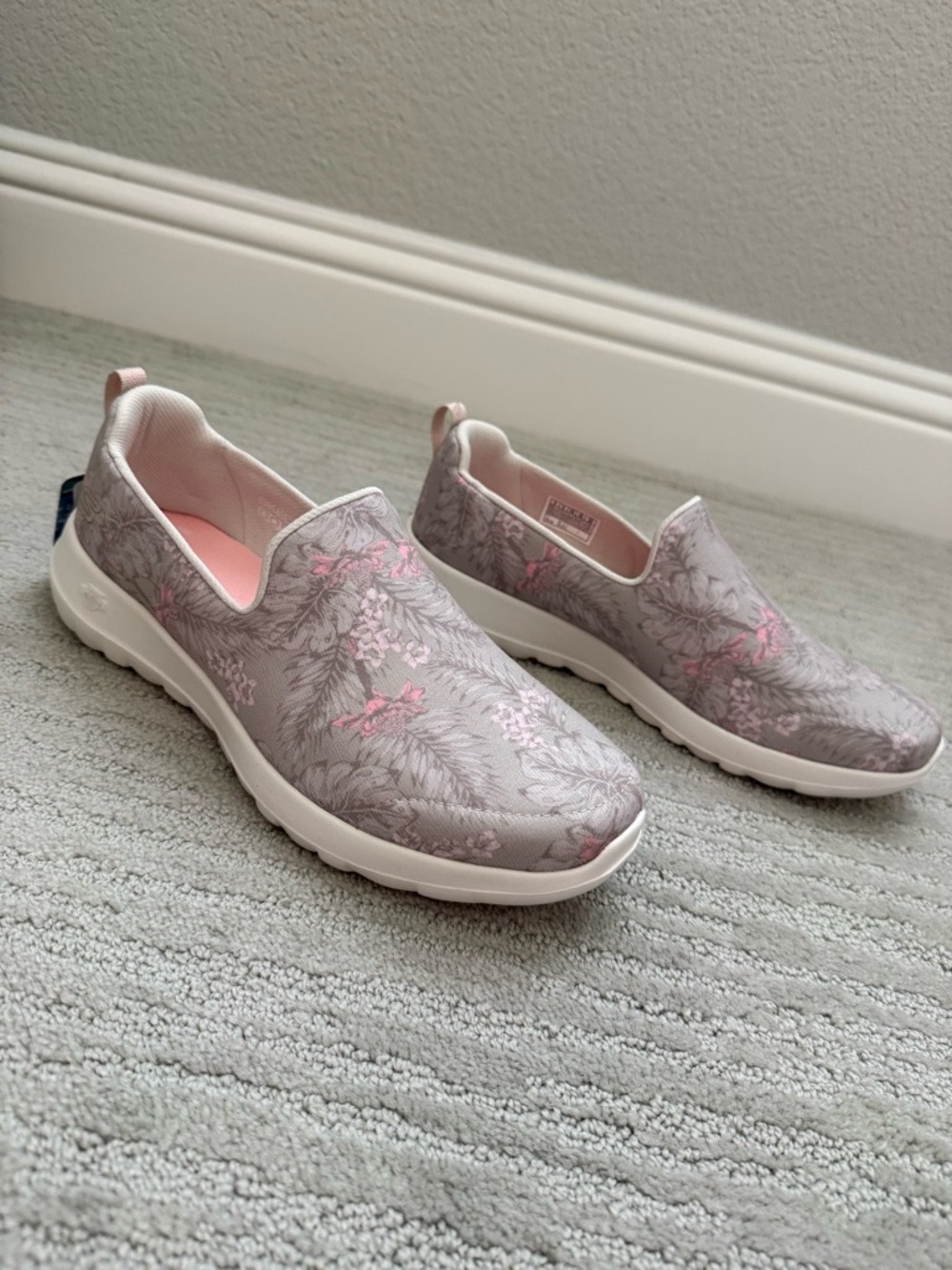 NEW! Skechers floral print taupe/pink shoes, size 9, go walk joy - Picture 5 of 7